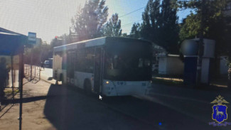 В Самаре пенсионерка пострадала после того, как её сумку зажали двери автобуса