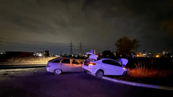 Под Самарой ВАЗ-21124 и Kia Rio не смогли поделить дорогу 
