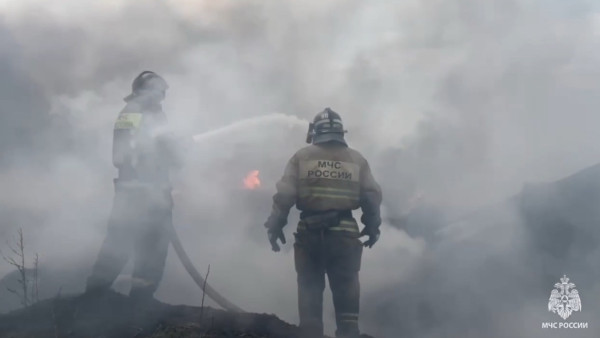 В Самарской области горит огромная свалка более 1000 квадратных метров 