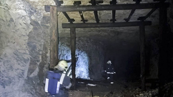 Спасатели вели поиск двух человек в загоревшихся Сокских штольнях