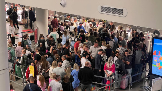 В аэропорту Самары задерживают и переносят рейсы в канун Нового года