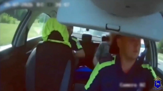 В Самарской области сотрудники ДПС спасли мужчину с тяжелыми ожогами от самовоспламенившейся бутылки