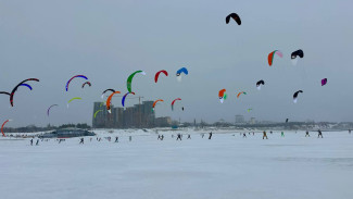 Завораживающее зрелище: в Тольятти проходит чемпионат России по сноукайтингу 