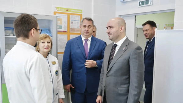 Вячеслав Федорищев оценил работу новой детской поликлиники в Самаре