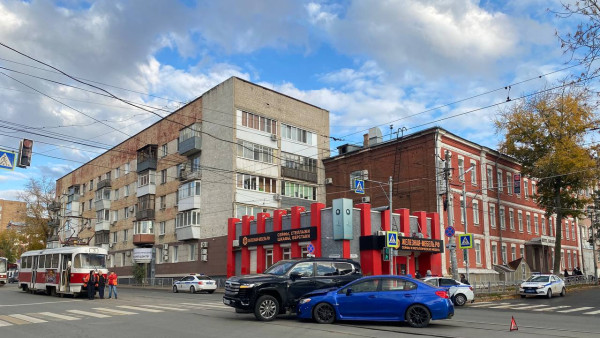 В Самаре ДТП с Toyota Land Cruiser и Subaru Impreza парализовало движение трамваев