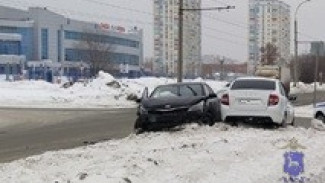 Два человека пострадали в столкновении Lada и Kia в Тольятти