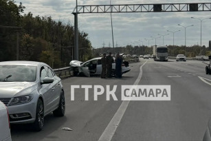 Появились кадры разбившегося на выезде из Самары Ford