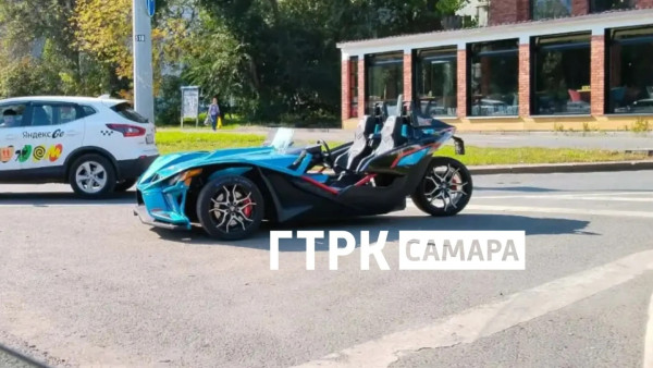 В Самаре заметили необычный трёхколёсный автомобиль на пересечении Московского шоссе и Аминева