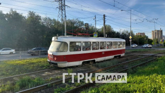 В Самаре трамвай с пассажирами сошел с рельсов на ул. Ново-Садовой