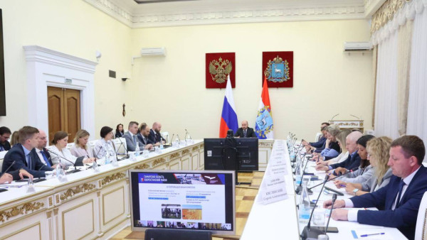 Итоги выезда в Хворостянский район, поручения по обращениям жителей – Вячеслав Федорищев провел оперативное совещание в Правительстве