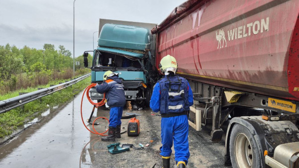 Под Самарой 14 мая столкнулись два большегруза
