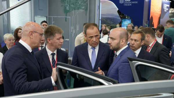 Вячеслав Федорищев заручился поддержкой Дмитрия Чернышенко и Игоря Комарова по перспективным проектам в рамках ПМЭФ-2024