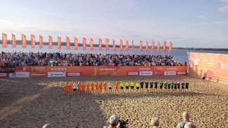 В Самаре проходит заключительный матч регулярного этапа чемпионата России по пляжному футболу