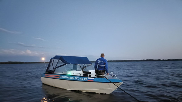 На Волге в Самарской области перевернулась лодка с людьми