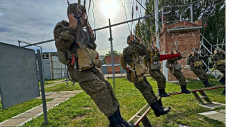 Под Самарой десантировались 200 спецназовцев-парашютистов 
