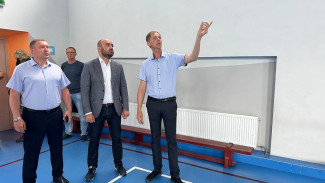 Кооперация предприятий, ремонт соцобъектов и создание молодежного центра: Вячеслав Федорищев посетил Снежное ДНР