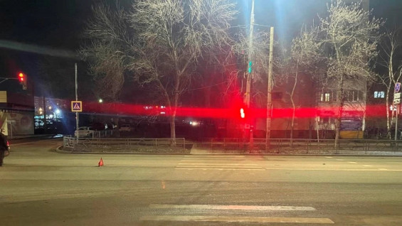 В Самаре водитель Hyundai Santa Fe сбил 16-летнюю девушку, шедшую на красный свет