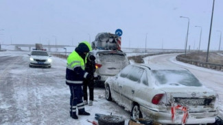 В Самарской области спасли на трассе застрявшего в снегах автомобилиста