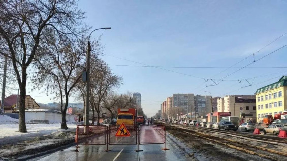 В Самаре на Ново-Вокзальной перекрыто движение из-за ремонта водовода 14 марта