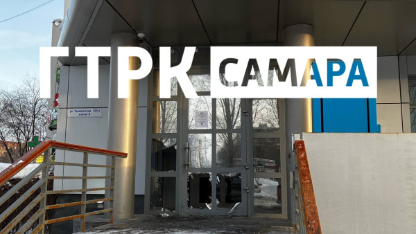 Появились кадры атаки пьяного мужчины на клиентский центр газовиков в Самаре