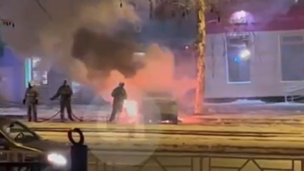 Яркое пламя и столб дыма до небес: ЧП в Самаре напугало жителей