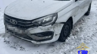 Автоледи влетела в металлическое ограждение на трассе в Самарской области