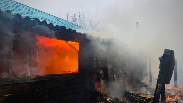 Появились кадры последствий пожара в жилом доме под Самарой 4 ноября 