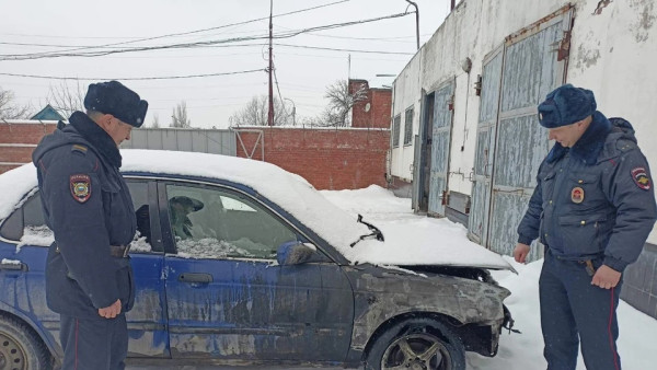 В Самарской области 74-летний мужчина поджег автомобиль своей молодой соседки