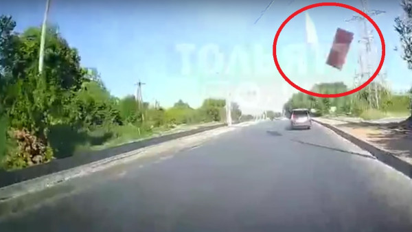 Пункт назначения: в Тольятти водителя чуть не разрубило летящим профлистом