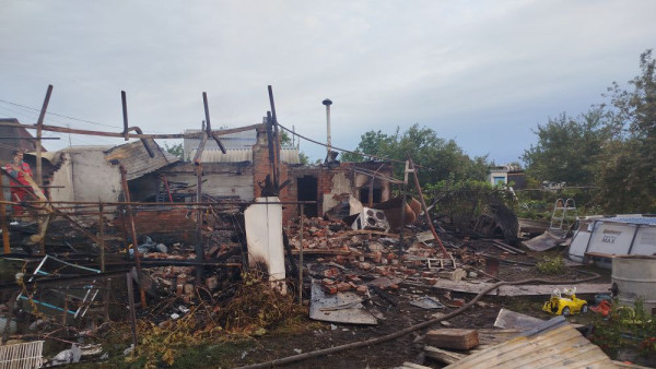 В Самарской области при пожаре в садовом доме погибли три человека