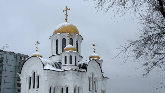 Протоиерей запретил самарцам ставить алкоголь перед портретом умерших