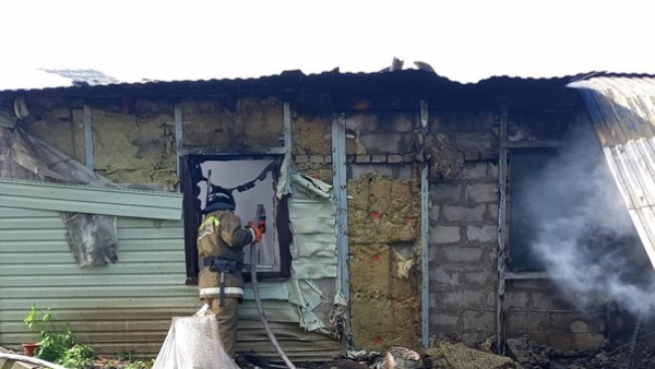 Спасатели рассказали, сколько человек погибли в сгоревшем доме под Самарой