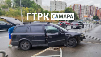 В Самаре на улице Ново-Садовая иномарка вылетела с магистрали 12 августа 