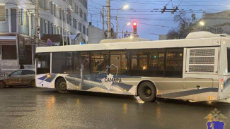 В Самаре водитель автобуса днём 22 декабря сбил 55-летнюю женщину