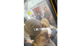 Толпы самарцев собрались на остановках из-за отсутствия трамваев утром
