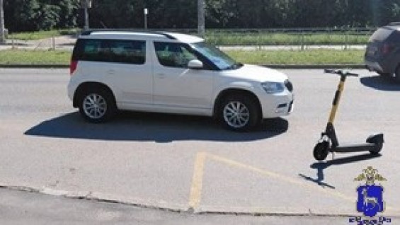Под Самарой Skoda сбила 16-летнего подростка на электросамокате