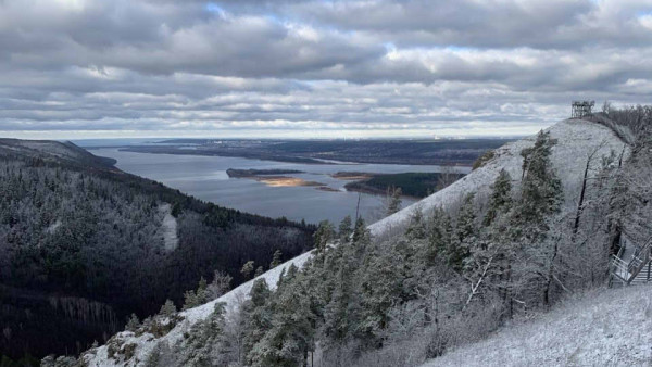 Жигулевские горы запорошило первым снегом под Самарой 