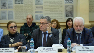 Рифат Сабитов принял участие в выездном заседании Комитета Госдумы по информполитике и связи