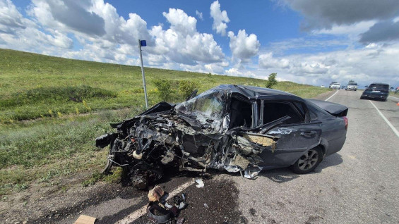 В результате столкновения Chevrolet и Hyundai под Самарой 25-летний водитель попал в больницу