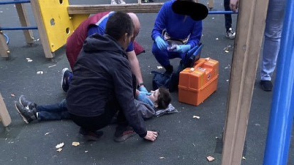 Очевидцы: под Самарой ребенок разбился на детской площадке