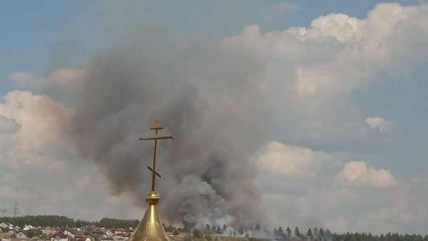 На помощь призвали авиацию и спецпоезд: под Самарой отражают огненную атаку