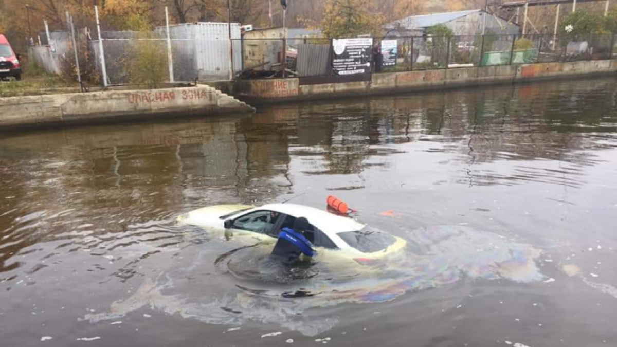 В Тольятти под водой нашли авто с мертвой женщиной – Новости Самары и  Самарской области – ГТРК Самара