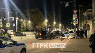 В Самаре на перекрестке жестко столкнулись три автомобиля 2 мая