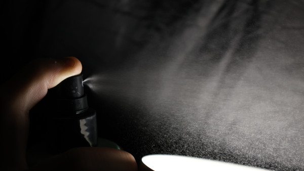 Самарцам рассказали, чем опасно массовое увлечение детей струйными дезодорантами