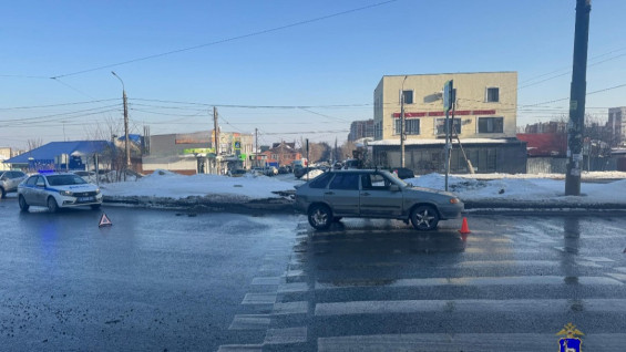 ВАЗ 2114 сбил двух парней на пешеходном переходе в Самаре