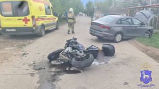 В Самарской области мотоциклист попал под колеса Geely
