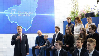 Дмитрий Азаров поздравил сотрудников самарского РКЦ «Прогресс» с Днем космонавтики