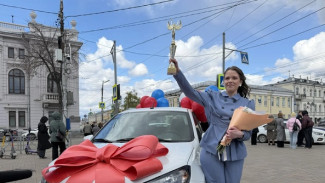 Учителем года Самарской области - 2026 стала преподаватель биологии C. Яницкая