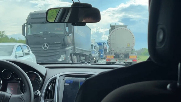 Сотни машин встали в многокилометровой пробке на ГЭС и «Обходе» под Самарой
