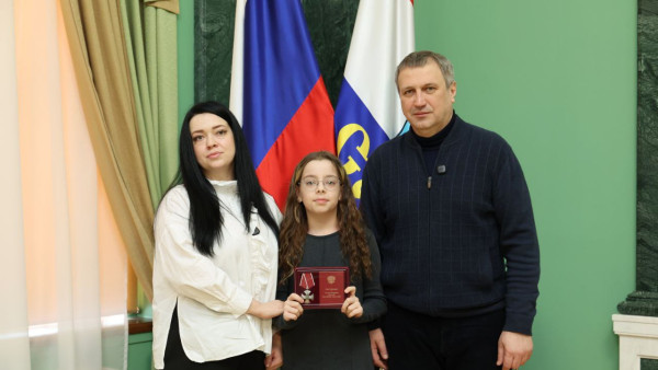 Мэр Самары Иван Носков вручил Орден Мужества семье погибшего Ивана Калистратова